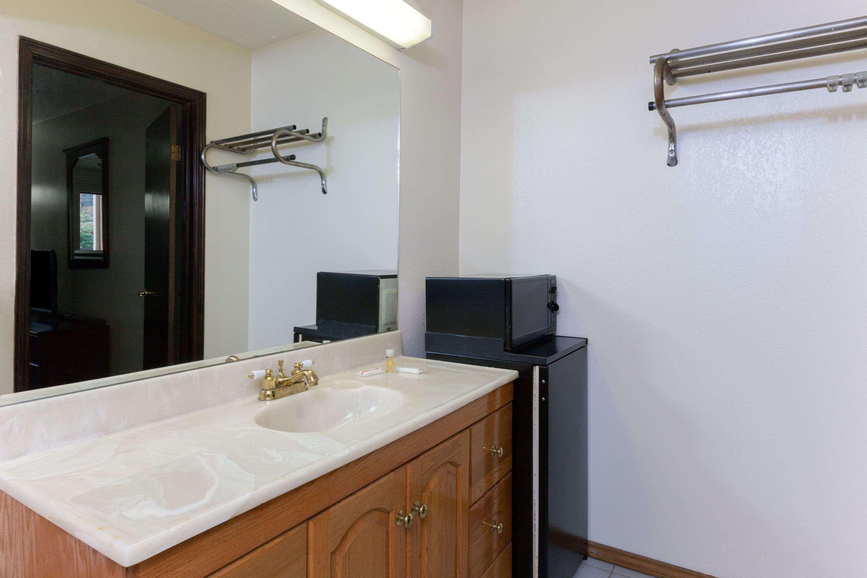 Days Inn By Wyndham Oklahoma City Fairground Ngoại thất bức ảnh