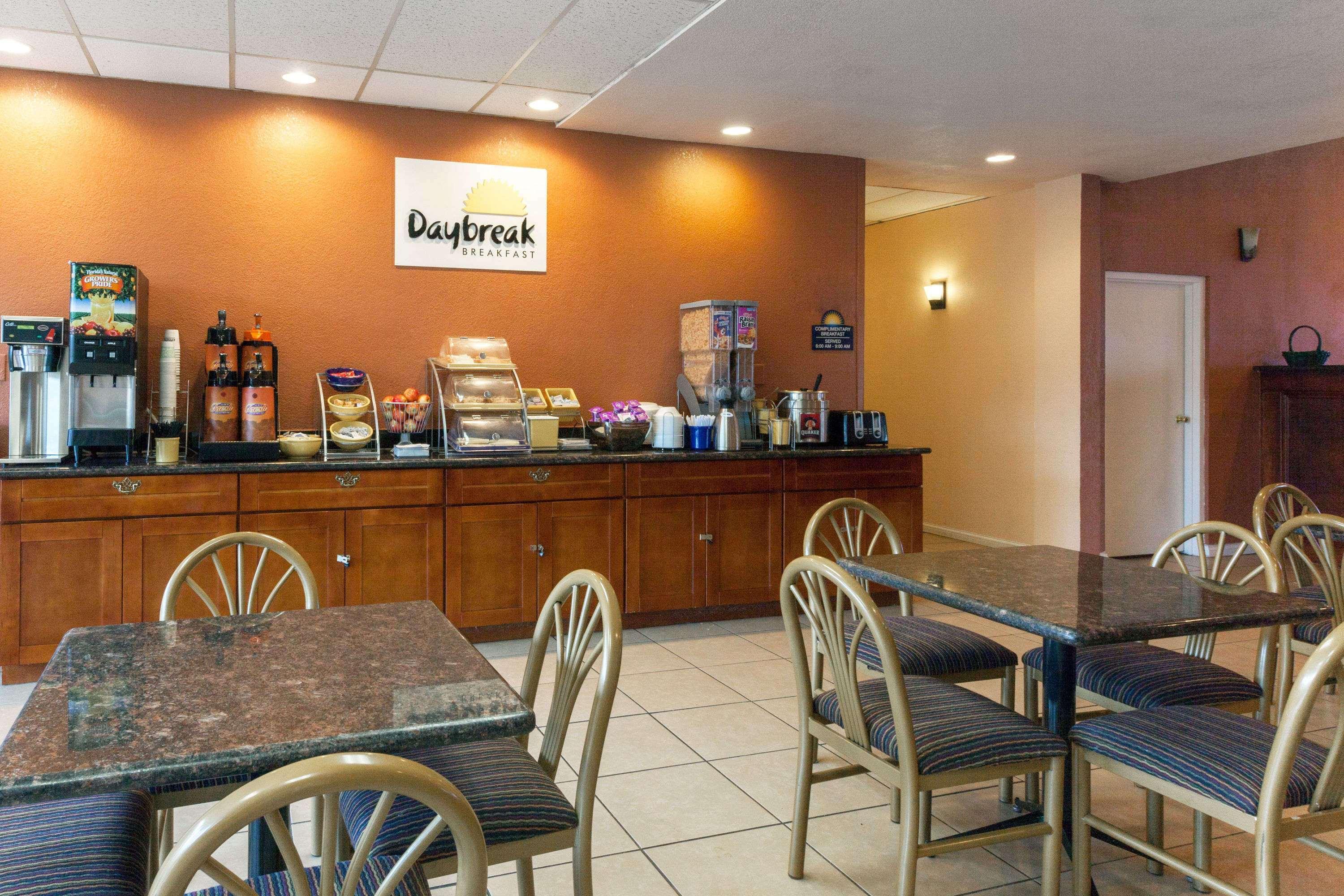 Days Inn By Wyndham Oklahoma City Fairground Ngoại thất bức ảnh